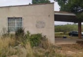 Отдельно стоящий дом с участком на продажу в городе Mont-roig del Camp Фото