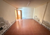 Отдельно стоящий дом с участком на продажу в городе Сан-Мигель-де-Салинас Фото
