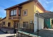 Отдельно стоящий дом с участком на продажу в городе Rasines Фото