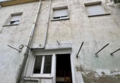 Отдельно стоящий дом с участком на продажу в городе Понферрада Фото