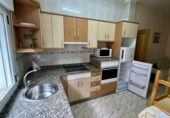 Отдельно стоящий дом с участком на продажу в городе Понферрада Фото