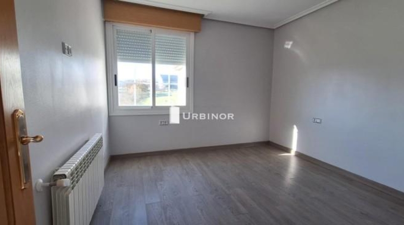 Orense - San Cibrao das Viñas - 121m2
