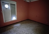 Отдельно стоящий дом с участком на продажу в городе Marchena Фото