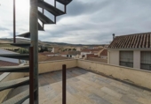 Отдельно стоящий дом с участком на продажу в городе Alhama de Granada Фото
