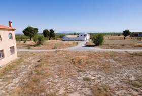 Baza 860&nbsp;m² 