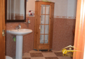 Отдельно стоящий дом с участком на продажу в городе Almendralejo Фото