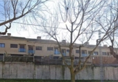 Отдельно стоящий дом с участком на продажу в городе Novés Фото