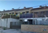 Отдельно стоящий дом с участком на продажу в городе Novés Фото