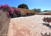 Casa de camp amb terreny en venda a la España, La Puebla de Cazalla, ref.: TR149196 foto