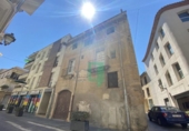 Отдельно стоящий дом с участком на продажу в городе Cambrils Фото