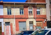 Дом с участком на продажу в городе Леон Фото
