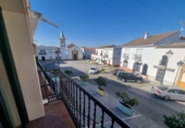 Дом с участком на продажу в городе San Bartolomé de la Torre Фото