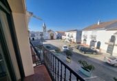 Дом с участком на продажу в городе San Bartolomé de la Torre Фото