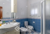 Отдельно стоящий дом с участком на продажу в городе Marchena Фото