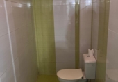 Отдельно стоящий дом с участком на продажу в городе Plasencia Фото