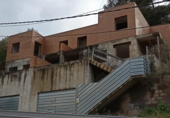 Отдельно стоящий дом с участком на продажу в городе Castellar del Vallès Фото