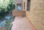 Отдельно стоящий дом с участком на продажу в городе Castellar del Vallès Фото