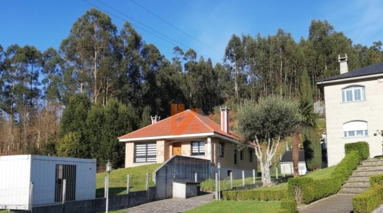 La Coruna - Сантьяго-де-Компостела - 7700m2
