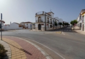Дом с участком на продажу в городе El Rubio Фото
