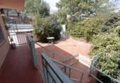 Отдельно стоящий дом с участком на продажу в городе Вальдепеньяс Фото