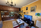 Отдельно стоящий дом с участком на продажу в городе Понферрада Фото