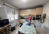 Отдельно стоящий дом с участком на продажу в городе Понферрада Фото