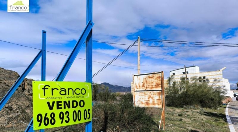 Almeria - Urbanización Hispanidad - 3200m2
