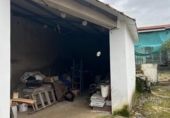 Отдельно стоящий дом с участком на продажу в городе Бадахос Фото