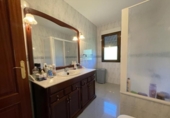 Chalet independiente con terreno en venta en la España, Corullón, ref: TR148935 foto