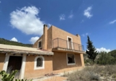 Xalet independent amb terreny en venda a la España, Relleu, ref.: TR149101 foto