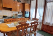 Отдельно стоящий дом с участком на продажу в городе La Roda Фото