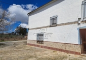 Xalet independent amb terreny en venda a la España, Lucena, ref.: TR243234 foto