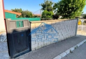 Отдельно стоящий дом с участком на продажу в городе Sariegos del Bernesga Фото