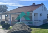 Загородный дом с участком на продажу в городе Malpartida de Cáceres Фото