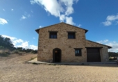 Chalet independiente con terreno en venta en la España, Alcañiz, ref: TR366148 foto