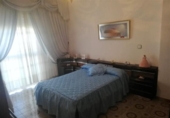 Дом с участком на продажу в городе Brenes Фото