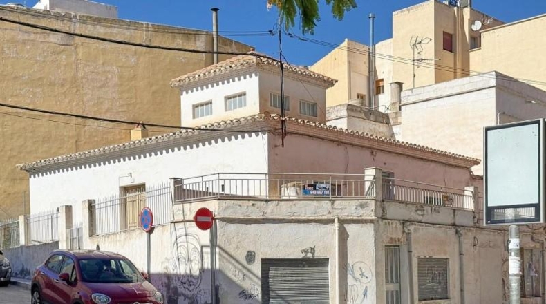 Almeria - Urbanización Hispanidad - 298m2