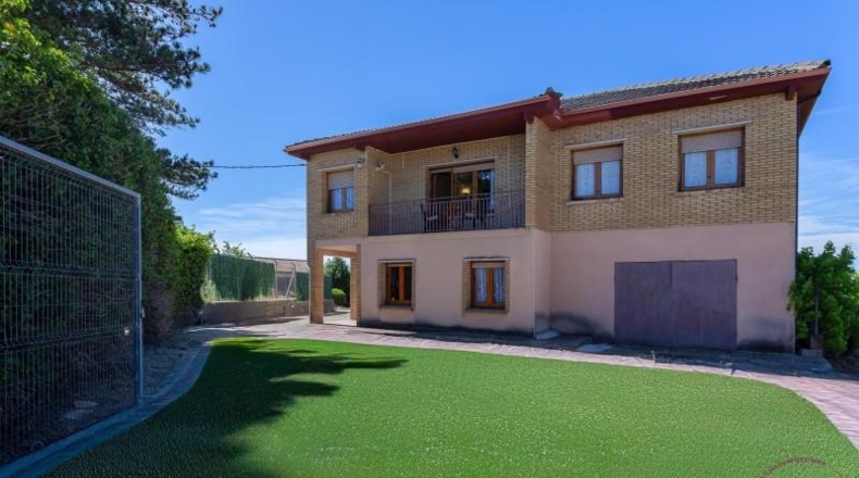 Huesca - Angüés - 1724m2