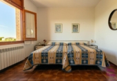 Chalet independiente con terreno en venta en la España, Angüés, ref: TR315305 foto