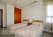 Дом с участком на продажу в городе Oliva Фото
