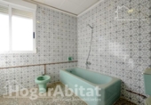 Дом с участком на продажу в городе Oliva Фото