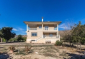Отдельно стоящий дом с участком на продажу в городе Alhama de Murcia Фото