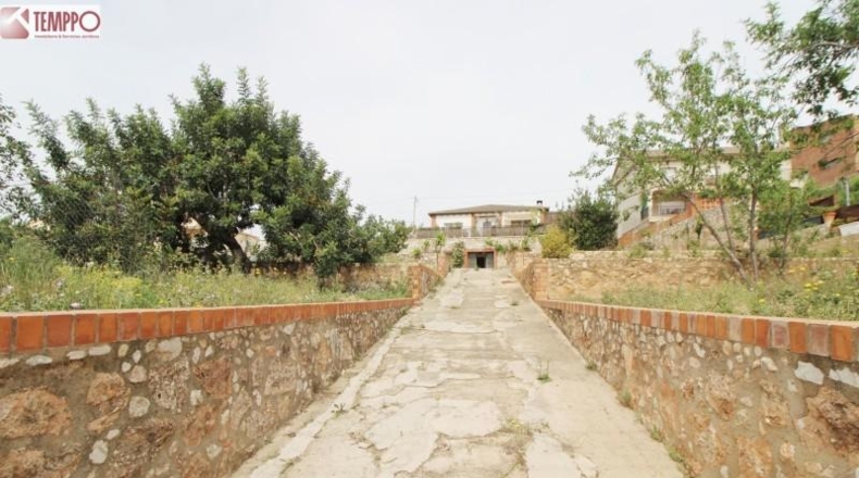 Tarragona - ла Бисбаль дель Пенедес - 2005m2