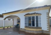 Chalet independiente con terreno en venta en la España, Chiclana de la Frontera, ref: TR269862 foto