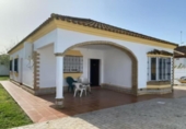 Chalet independiente con terreno en venta en la España, Chiclana de la Frontera, ref: TR269862 foto