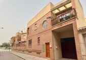 Дом с участком на продажу в городе Orihuela Фото