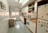 Отдельно стоящий дом с участком на продажу в городе Сарагоса Фото