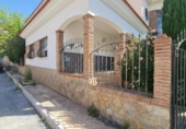 Отдельно стоящий дом с участком на продажу в городе Graena Фото