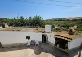 Отдельно стоящий дом с участком на продажу в городе Tortosa Фото