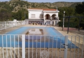 Xalet independent amb terreny en venda a la España, Petrer, ref.: TR143153 foto